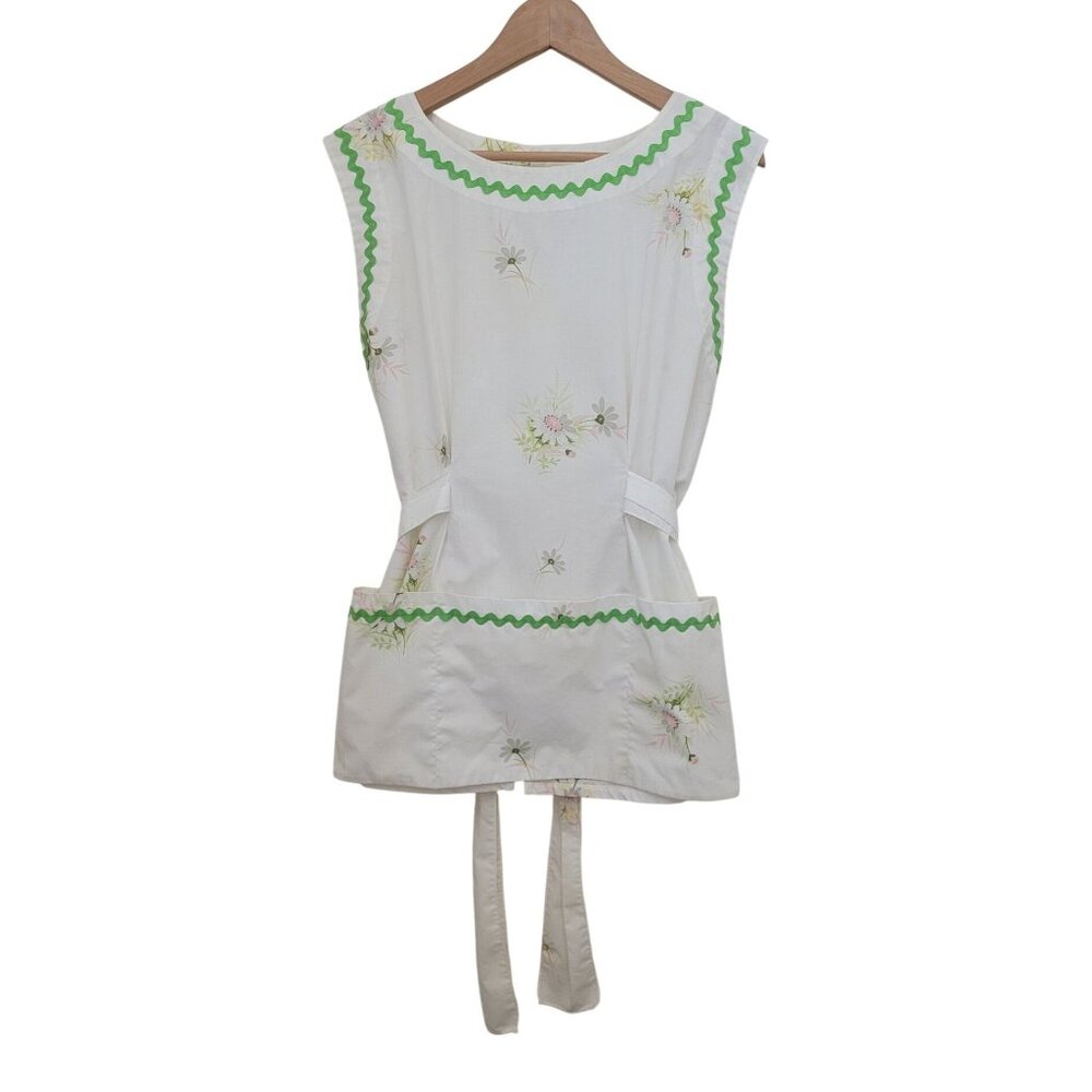 Vintage Floral Bib Apron With Green Ric Rac Trim & Pockets